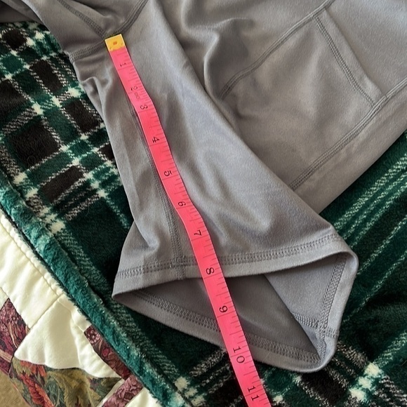 Dinerzia Women’s Gray Shorts Size Medium NWT - Picture 4 of 6